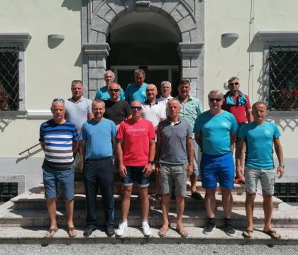 TK_Obe ekipi pred dvorcem Visoko